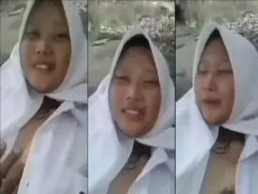 Bokep SMA Cewek Bohay Tak Tahan Godaan Pemuda Desa poster