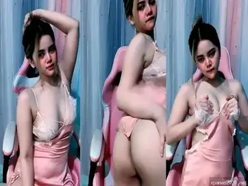 Vanya Toket Gede Pantat Bulat Dientot Becek poster